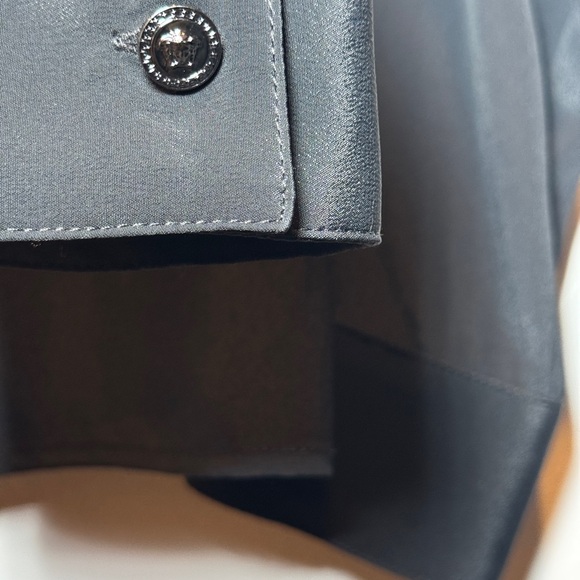 NWT button up blouse - Picture 3 of 4